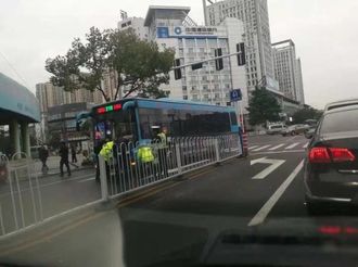 悲劇，屯溪一女性騎自行車發生車禍死亡