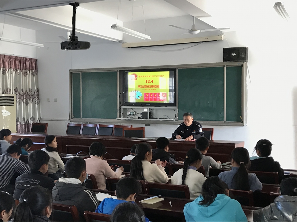 憲法宣傳進校園  法治根植少年心