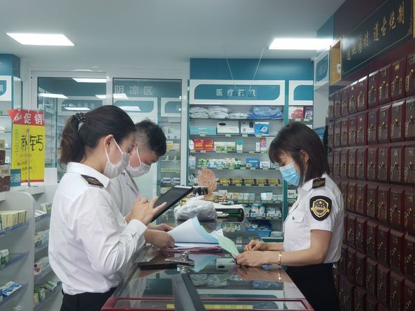屯溪區市場監管局開展食品藥品安全檢查護航中高考