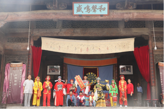 璜田中心學校徽劇班學員參加紀錄片《大運河之歌》的攝錄工作
