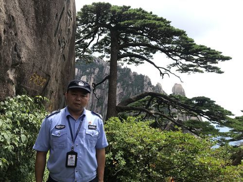 山巔護寶不負國