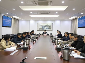 市政府召開黨組會暨理論學習中心組學習會