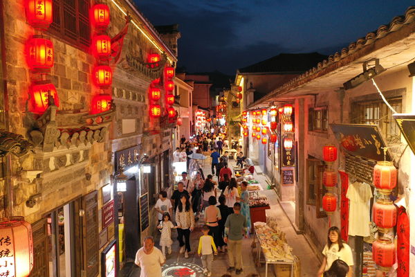 宏村夜游人氣旺