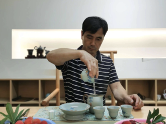 查維民：荒山成了“聚寶盆”