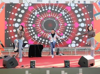 徽州區(qū)：千人嗨歌鬧年集 傳統(tǒng)廟會譜新曲