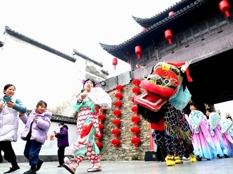 歙縣：承獅農(nóng)民進城舞麒麟