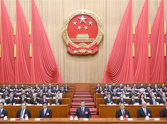 十四屆全國人大三次會議在京閉幕 批準政府工作報告、全國人大常委會工作報告等 通過關于修改代表法的決定 習近平簽署主席令予以公布 習近平李強王滬寧蔡奇丁薛祥李希韓正等在主席臺就座