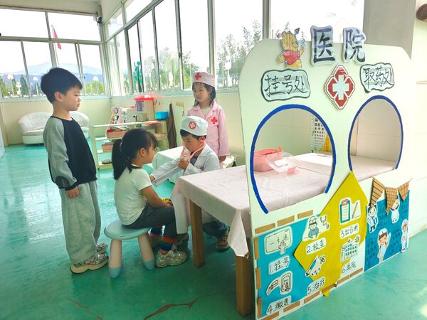 黟縣宏村幼兒園：春風送衛潤童心