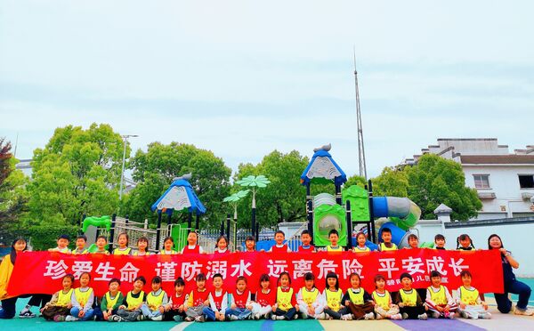 黟縣碧陽(yáng)幼兒園：簽名承諾防溺水 珍愛(ài)生命筑防線