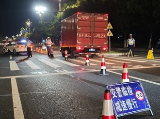 黃山交警開展大兵團聚點作戰行動 查獲多起酒駕醉駕等嚴重交通違法行為